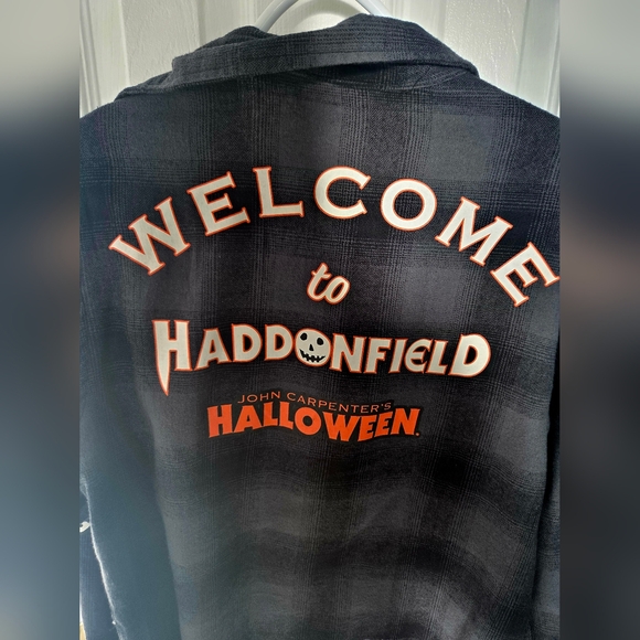Spirit Halloween Welcome to Haddonfield Michael Myers Horror Plaid Shirt Medium - Picture 9 of 9